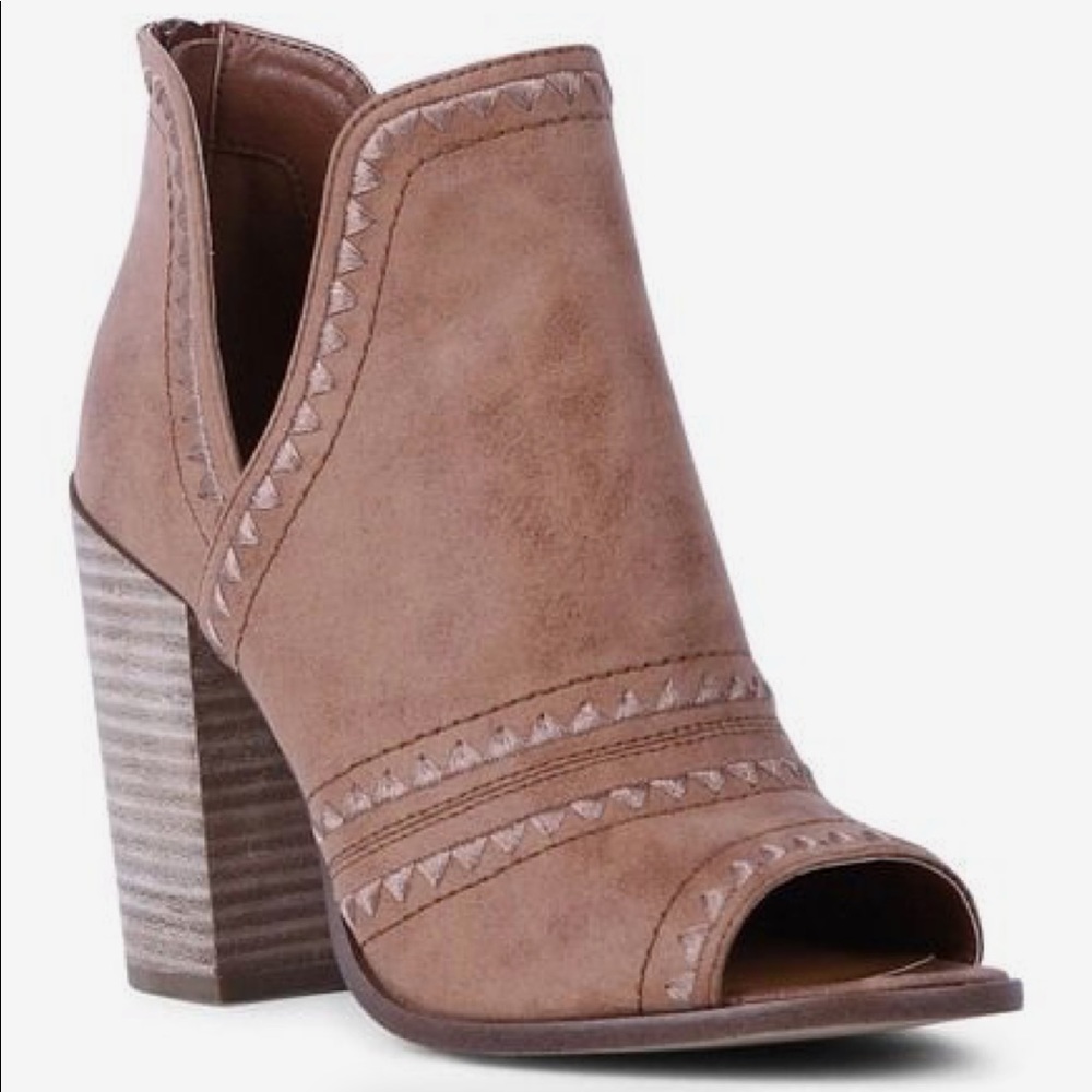 🌿Report brown stitching cut out booties